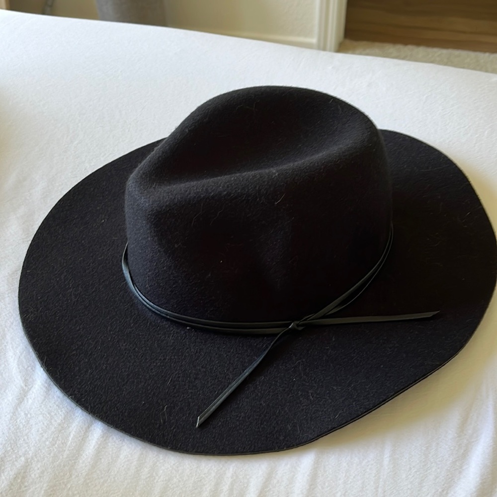 Womens black felt hat